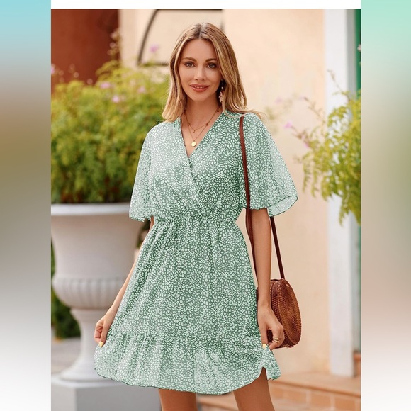 Green short sleeved dress purchased from Amazon - Picture 2 of 10